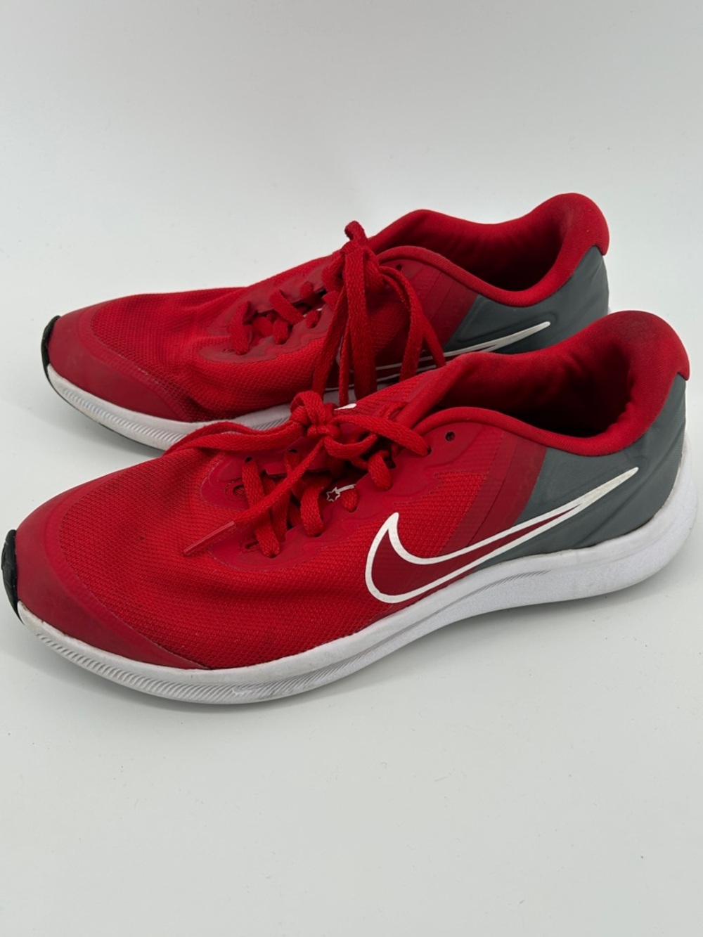 NIKE STAR RUNNERS RED SNEAKERS Kids Youth Size 5Y